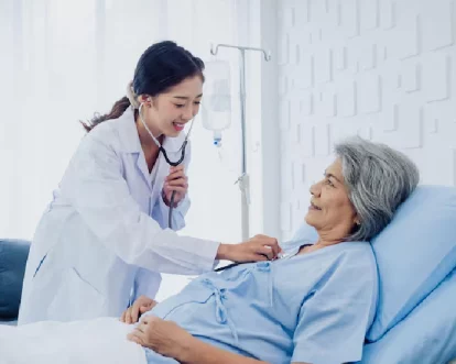 โปรแกรมดูแลผู้ป่วยติดเตียง โดยทีมพยาบาลและผู้ดูแลมืออาชีพ ดูแลถึงบ้านอย่างใกล้ชิด